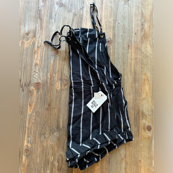 Billabong NWT overall striped Wild Pursuit Short Overall Romper in black stripe - Picture 7 of 16